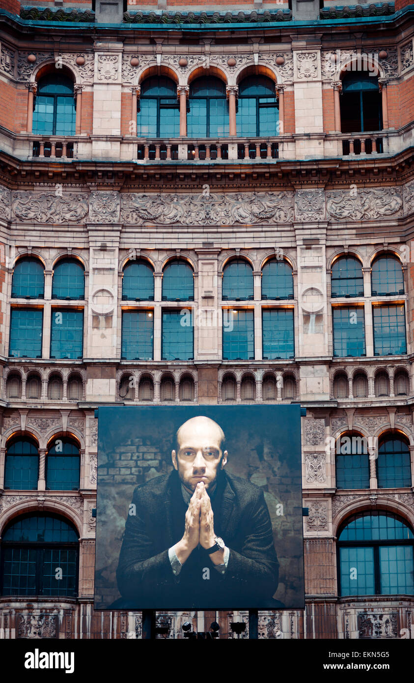 Das Palace Theatre im Londoner West End, mit Plakaten für die "Infamous", Darsteller Derren Brown.   Architekt: Thomas Edward Col Stockfoto