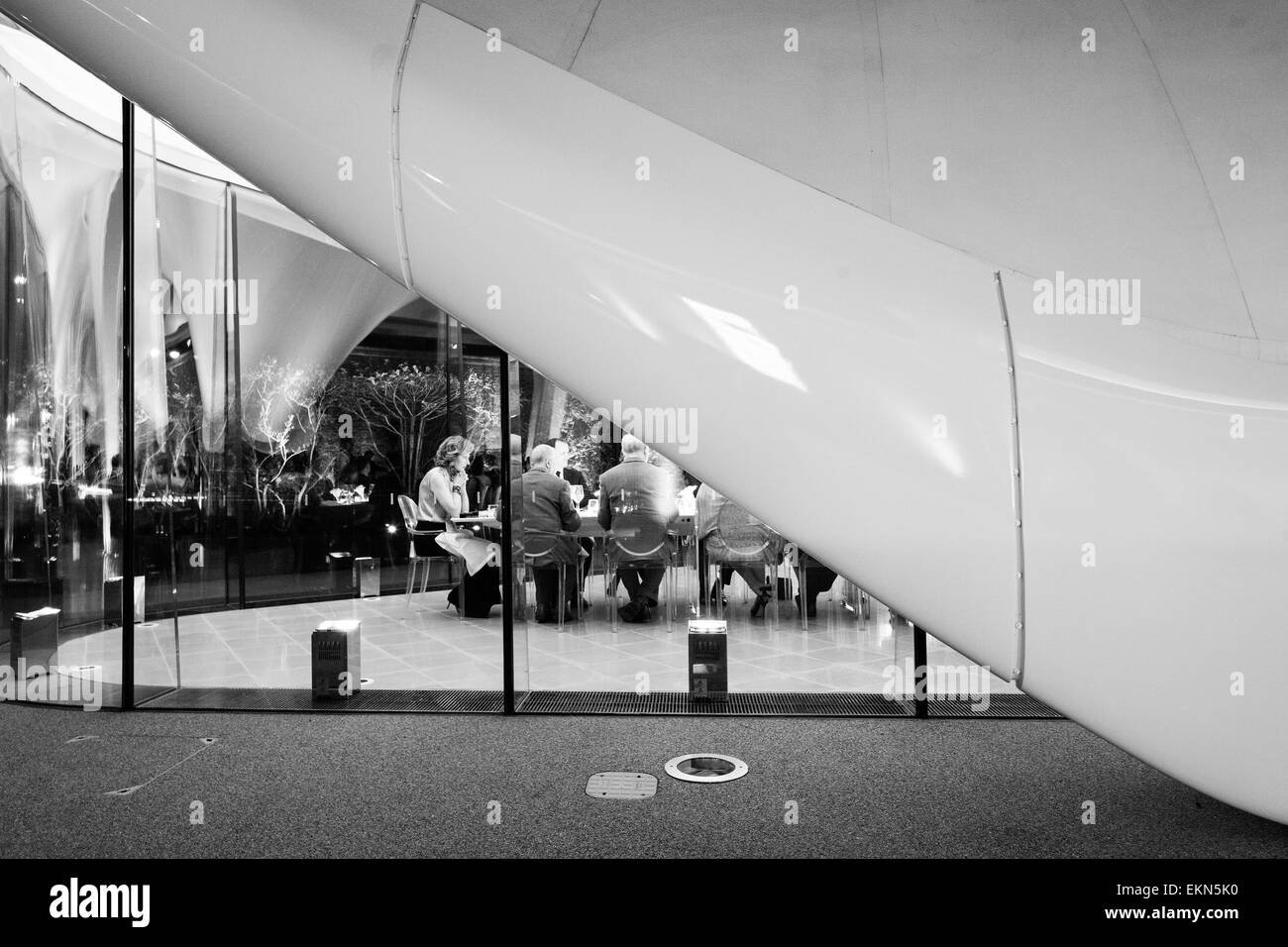 Sackler Gallery, Magazin Restaurant außen am Eröffnungsabend. Serpentine Sackler Gallery, London, Vereinigtes Königreich. Architektur Stockfoto