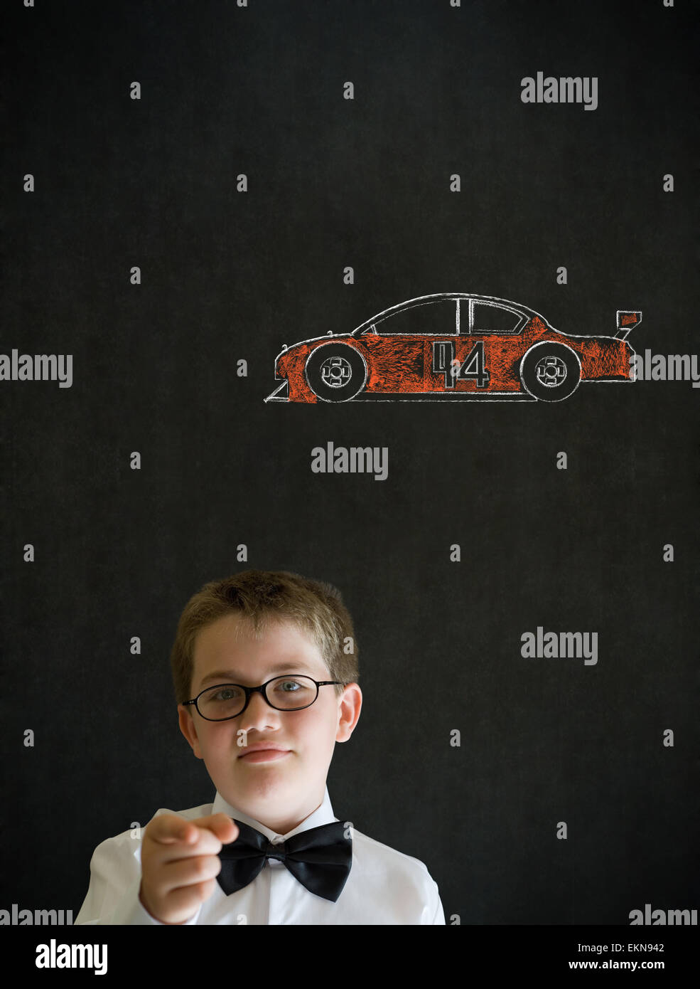 Bildung braucht Sie denken junge Geschäftsmann mit Nascar Rennwagen fan Stockfoto