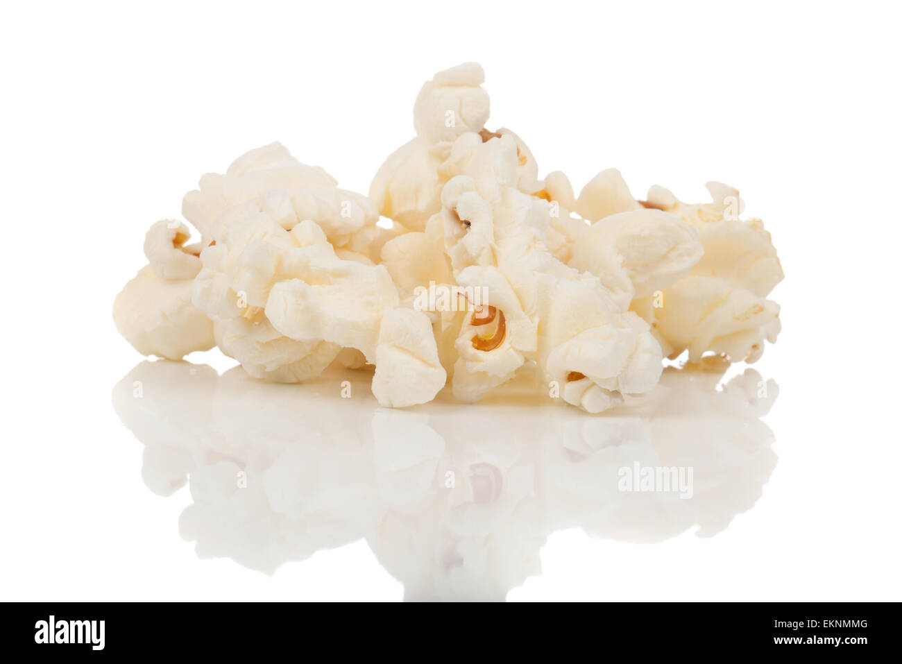Popcorn, isoliert auf weiss Stockfoto