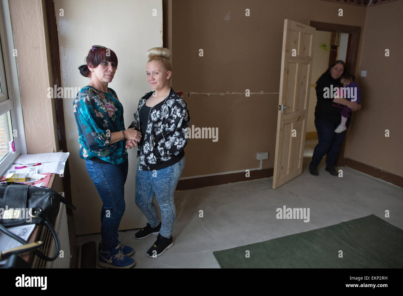 Fokus E15 Mütter East London Gehäuse Aktivisten hocken im ehemaligen Wohnhaus des Mieters Jane Wood (links), Newham, London, England, UK Stockfoto