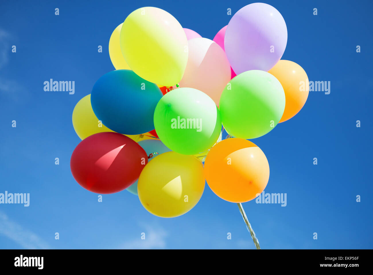 viele bunte Luftballons in den Himmel Stockfotografie Alamy