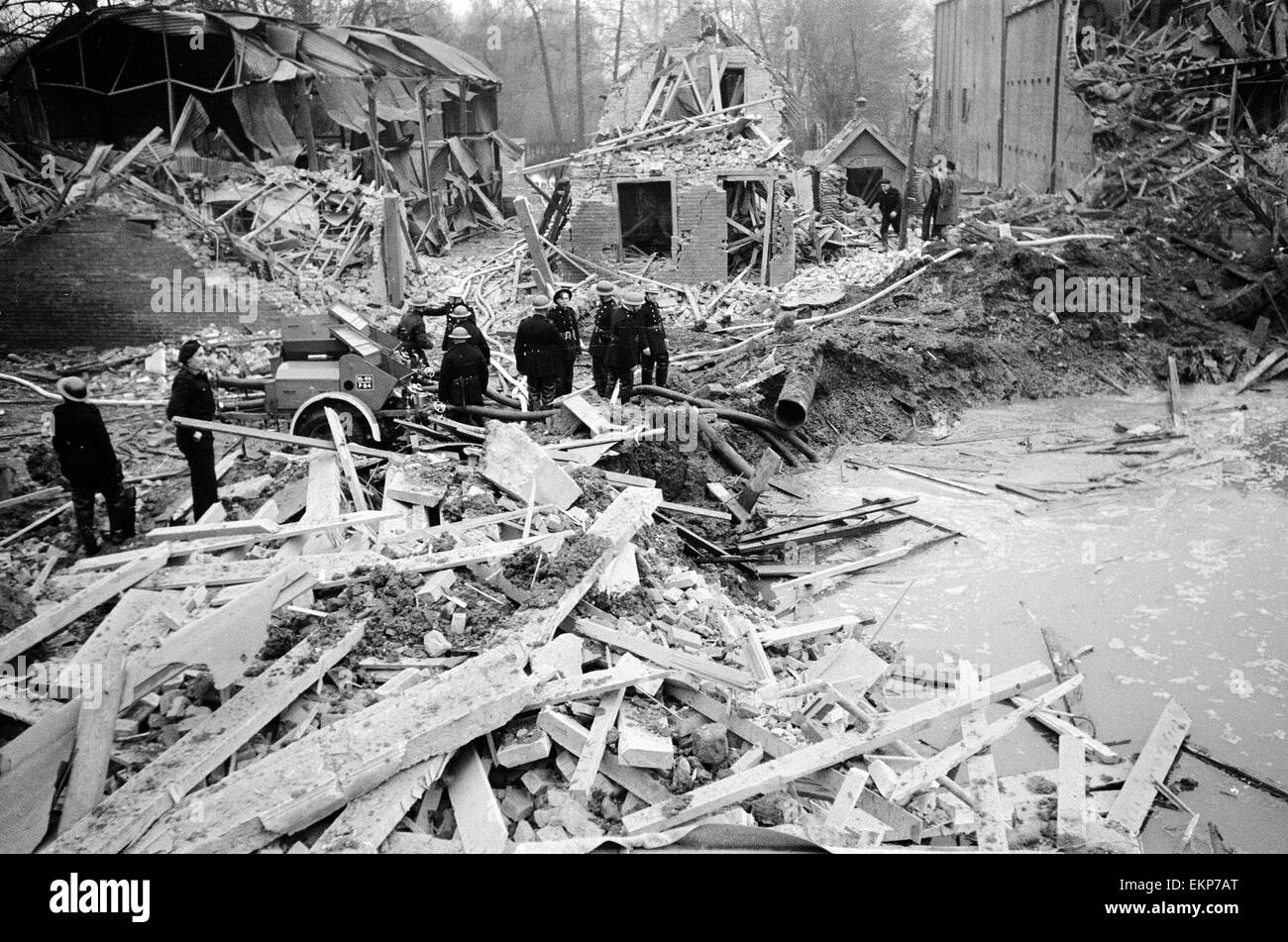 V2-Rakete Vorfall in Waltham Abbey. Gebrochenen Wasser- und Gasleitungen 7. März 1945. Stockfoto