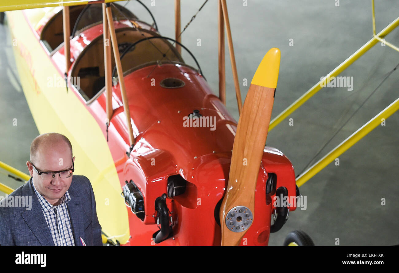 Premierminister Bohuslav Sobotka nahm der Eröffnung das größte Luftfahrtmuseum in der Tschechischen Republik, präsentieren mehr als zwei Dutzend historische Flugzeuge, Flugsimulatoren heute auf Snday, 12. April 2015, als der Welt Tag der Luft- und Kosmonautik gekennzeichnet ist. Das Museum trägt den Namen Designer und Aviator Metodej Vlach, die das erste tschechische Flugzeug angetrieben durch ein Automotor in Mlada Boleslav 1912 gebaut. Das Gebäude des Museums dauerte drei Jahre und kostete es Mittelböhmischen Region über 170 Millionen Kronen. Im Jahr 2014 gewann er den Preis für die beste Konstruktion des y Stockfoto