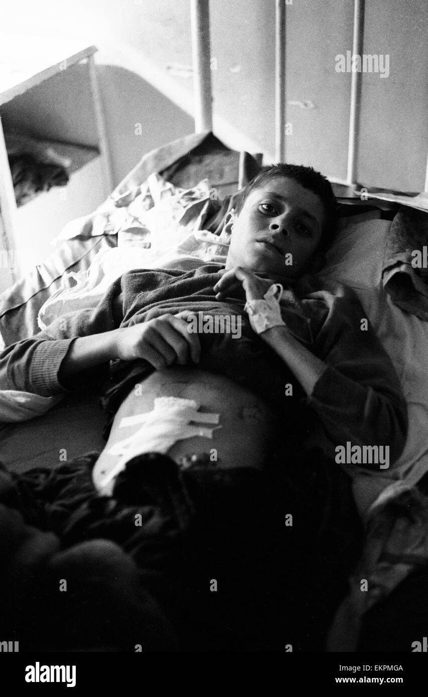 Kind im Krankenhaus in Kabul 1994 Afghanistan Indira Gandhi verletzt Stockfoto