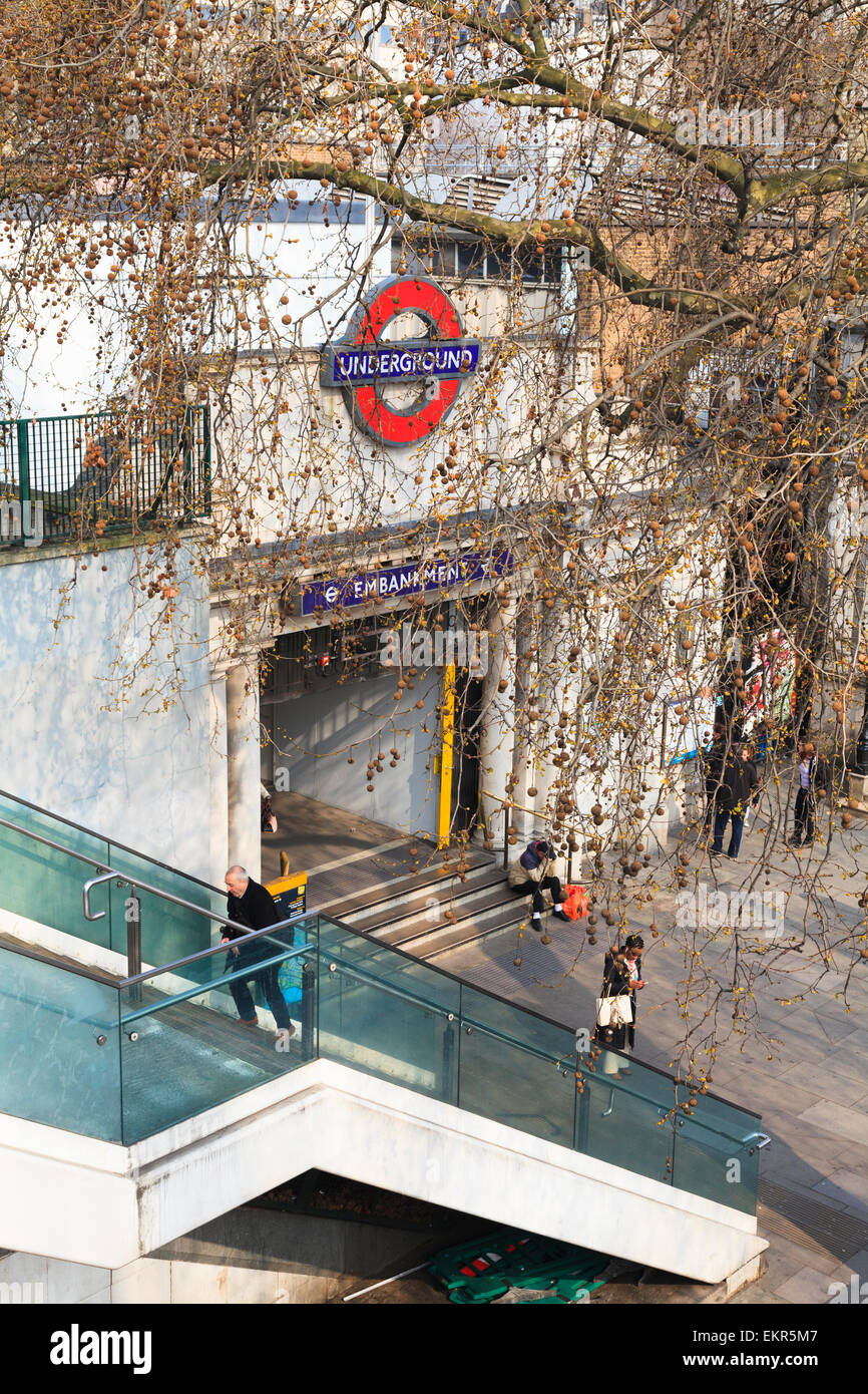 Außeneingang Embankment Underground Station in London Stockfoto