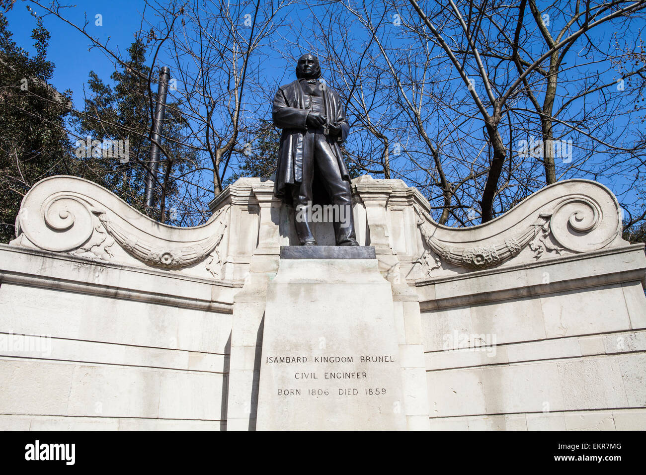 Eine Statue des berühmten Ingenieur Isambard Kingdom Brunel befindet sich entlang der Victoria Ebankment in London. Stockfoto