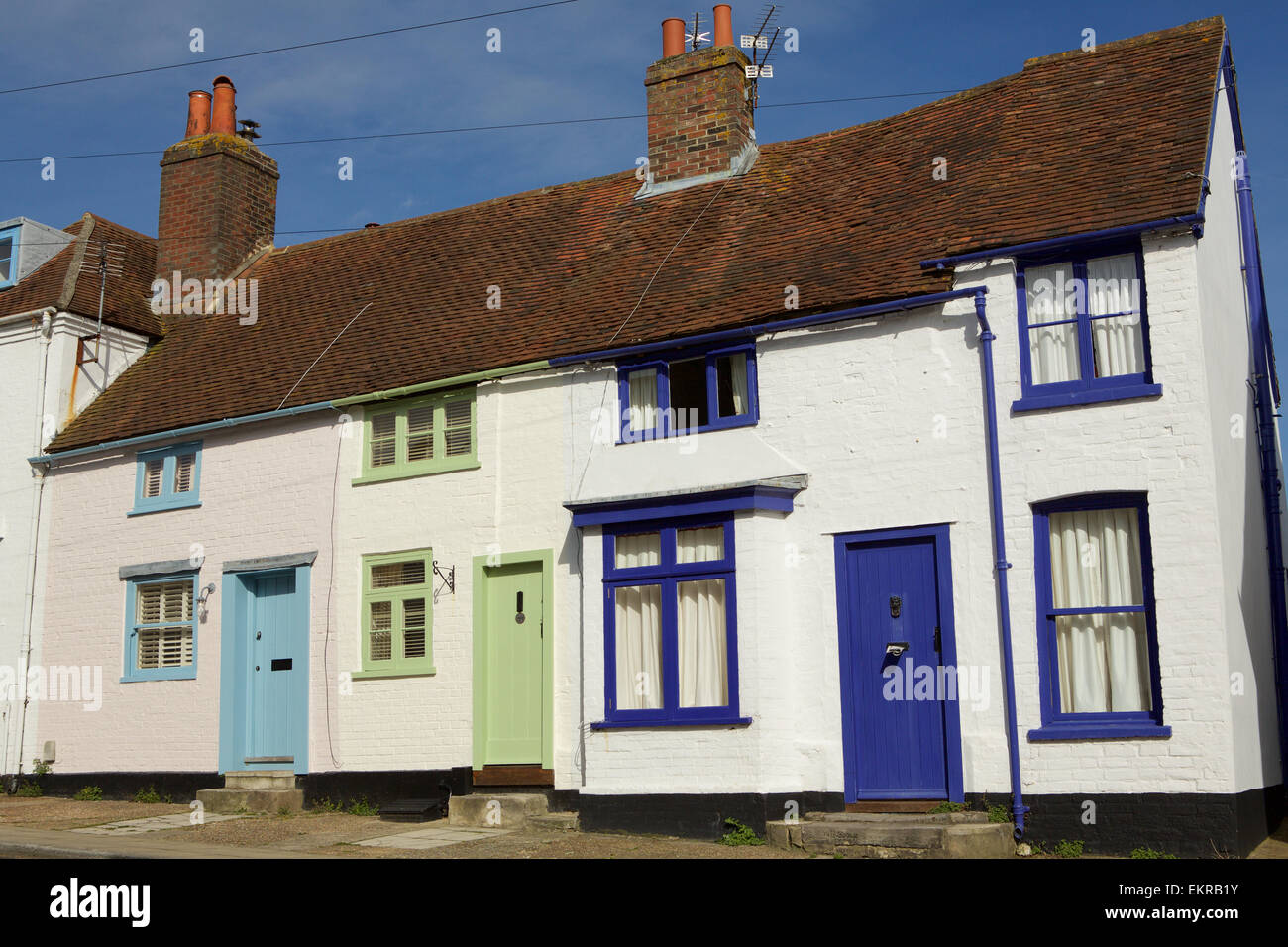 Reihe von Fishermans Cottages im Dorf Emsworth Hampshire. Ganz in der Nähe der Waters von Chichester Harbour. Stockfoto