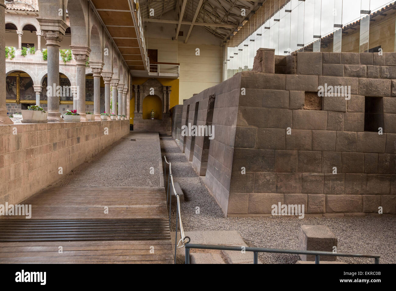 Peru, Cusco.  Santo Domingo-Kloster, gebaut rund um Überreste von Cuzco, Inka-Tempel der Sonne. Stockfoto
