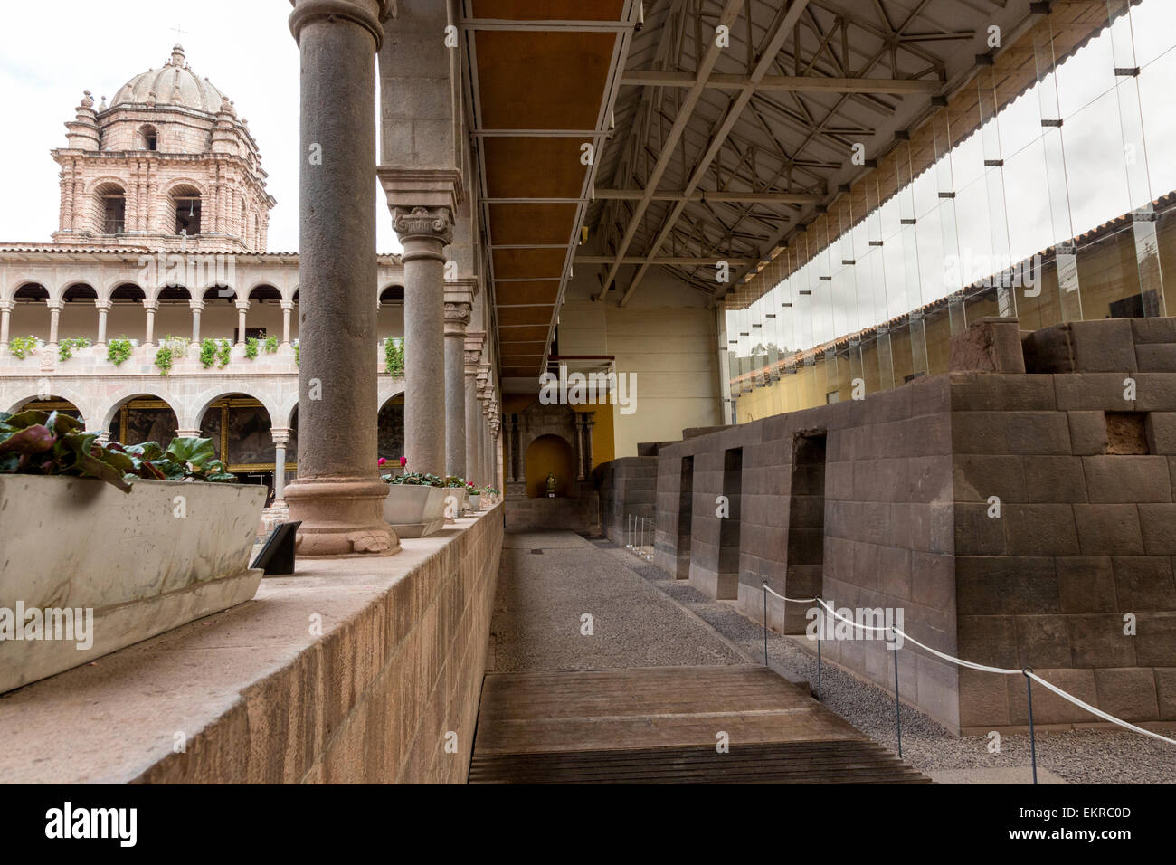 Peru, Cusco.  Santo Domingo-Kloster, gebaut rund um Überreste von Cuzco, Inka-Tempel der Sonne. Stockfoto