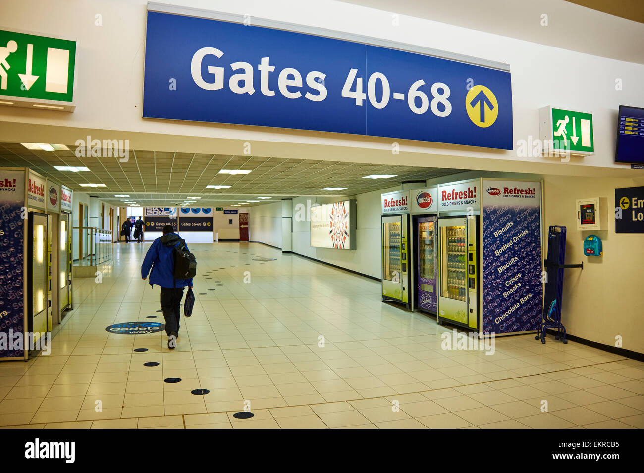 Tore von 40 bis 68 Passage Flughafen Birmingham UK Stockfoto