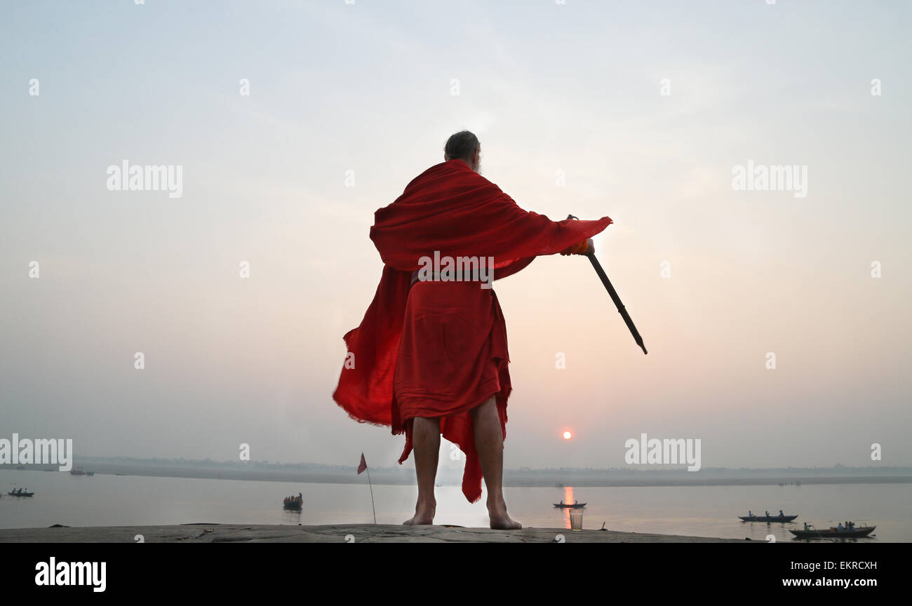 Eine französische Sadhu in Varanasi, Indien. Der Ort ist sehr heilig für Hindus und ist berühmt für Vishwanath Tempel, der Shiva gewidmet Stockfoto