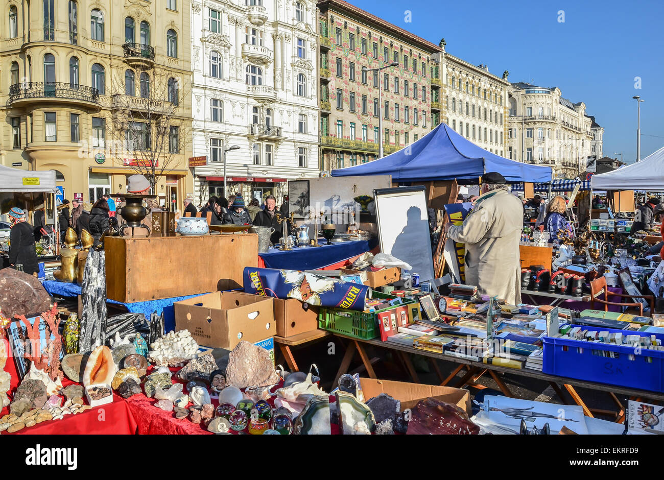 Zum Naschmarkt, die in Österreich und in Wien ist die mit Abstand bekannteste und den luxuriösesten Lebensmittel produzieren und Markt willkommen. Stockfoto