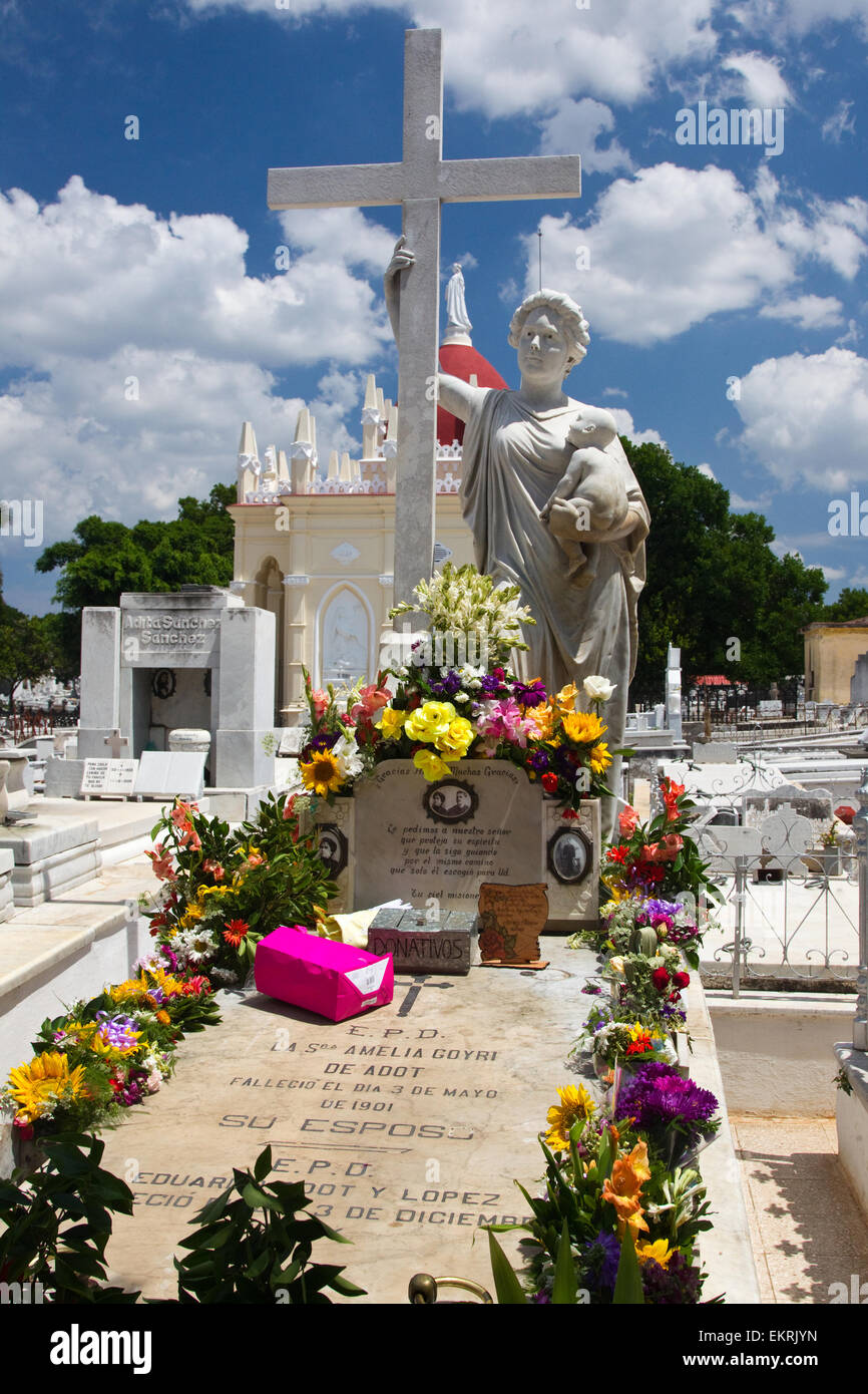 "La Milagrosa" das Grab von Amelia Goyri de Adot in der Cementerio de Cristobal Colon in Vedado, Havanna, Kuba Stockfoto