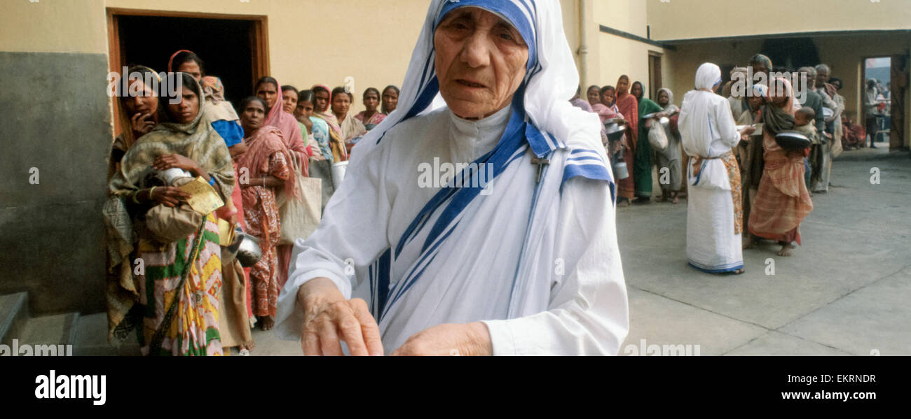 Mutter Teresa von Kalkutta (Mutter Theresa) auf ihrer Mission zur Unterstützung der armer, hungernder und leidender Menschen in Kalkutta, Indien Stockfoto