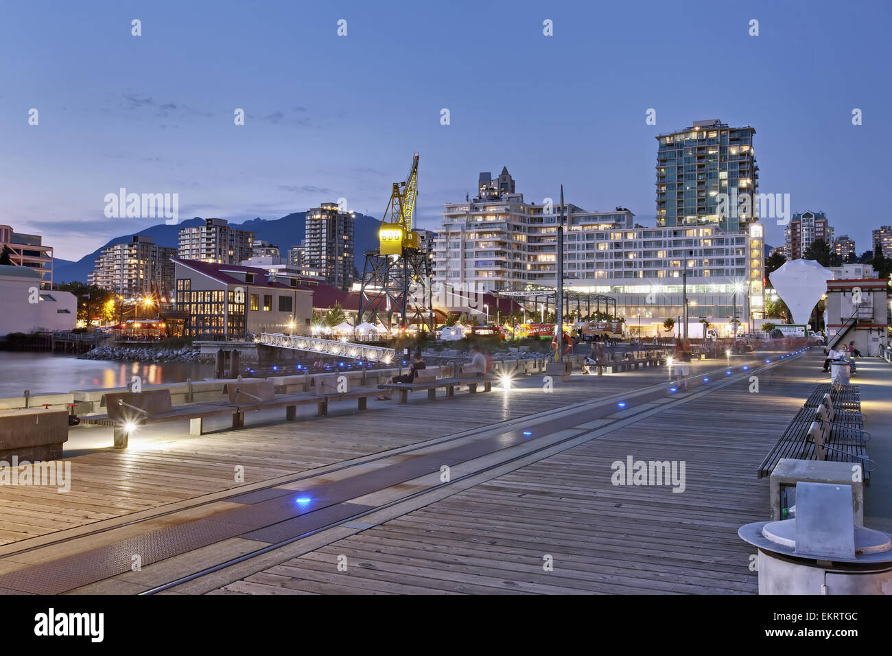Schiffbauer Square und dem Pier im Bereich Werften; Lonsdale, North Vancouver, Kanada Stockfoto