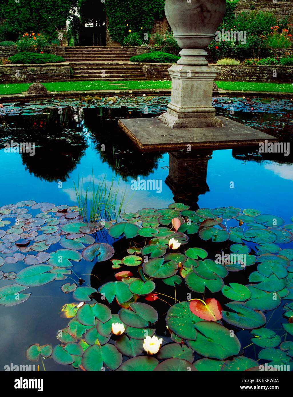 Ballinakill, Co. Laois, Irland, Heywood Gärten, Brunnen In der versunkene Garten Design: Edwin Lutyens Stockfoto