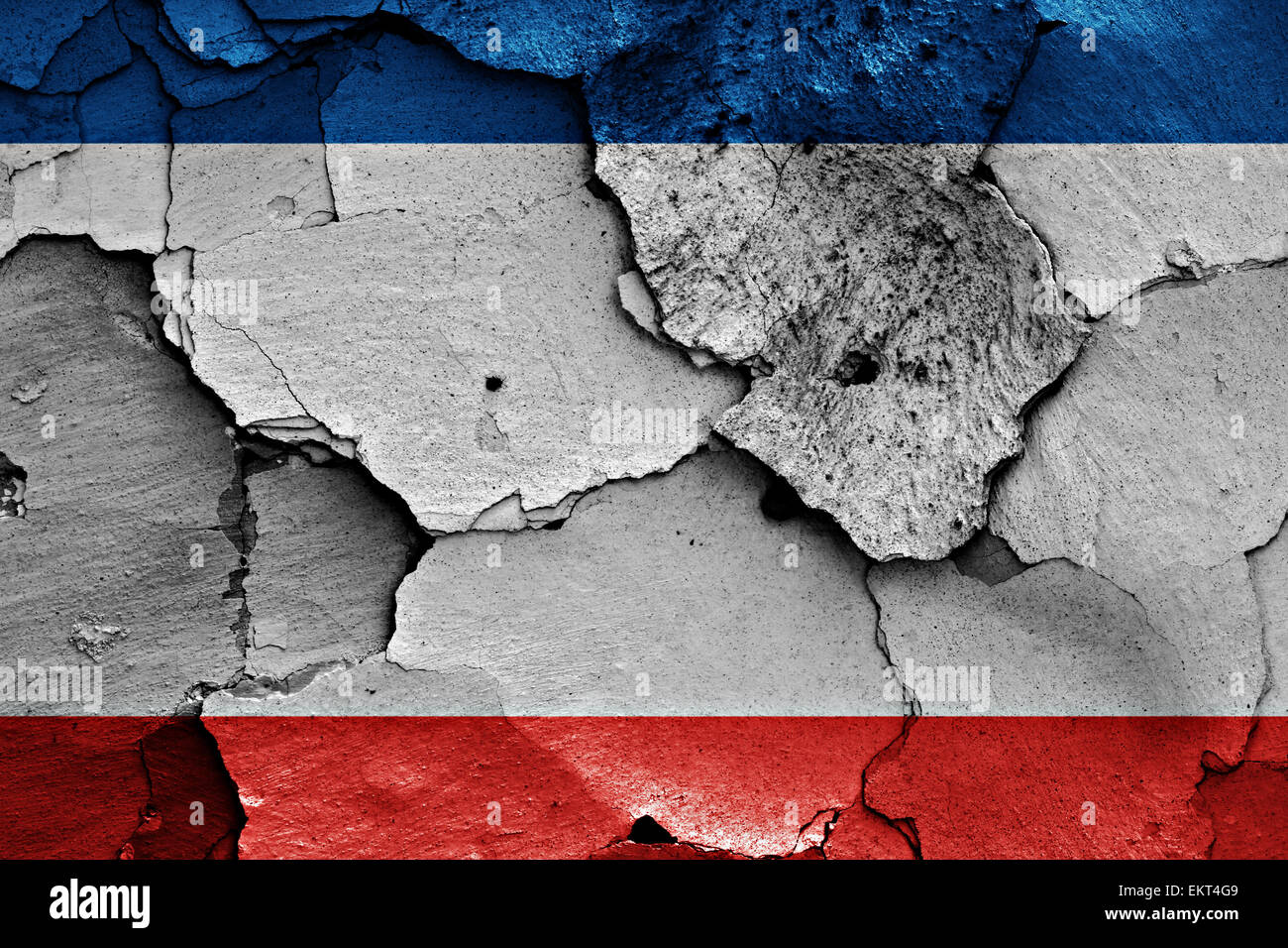 Flagge der Krim auf rissige Wand gemalt Stockfoto