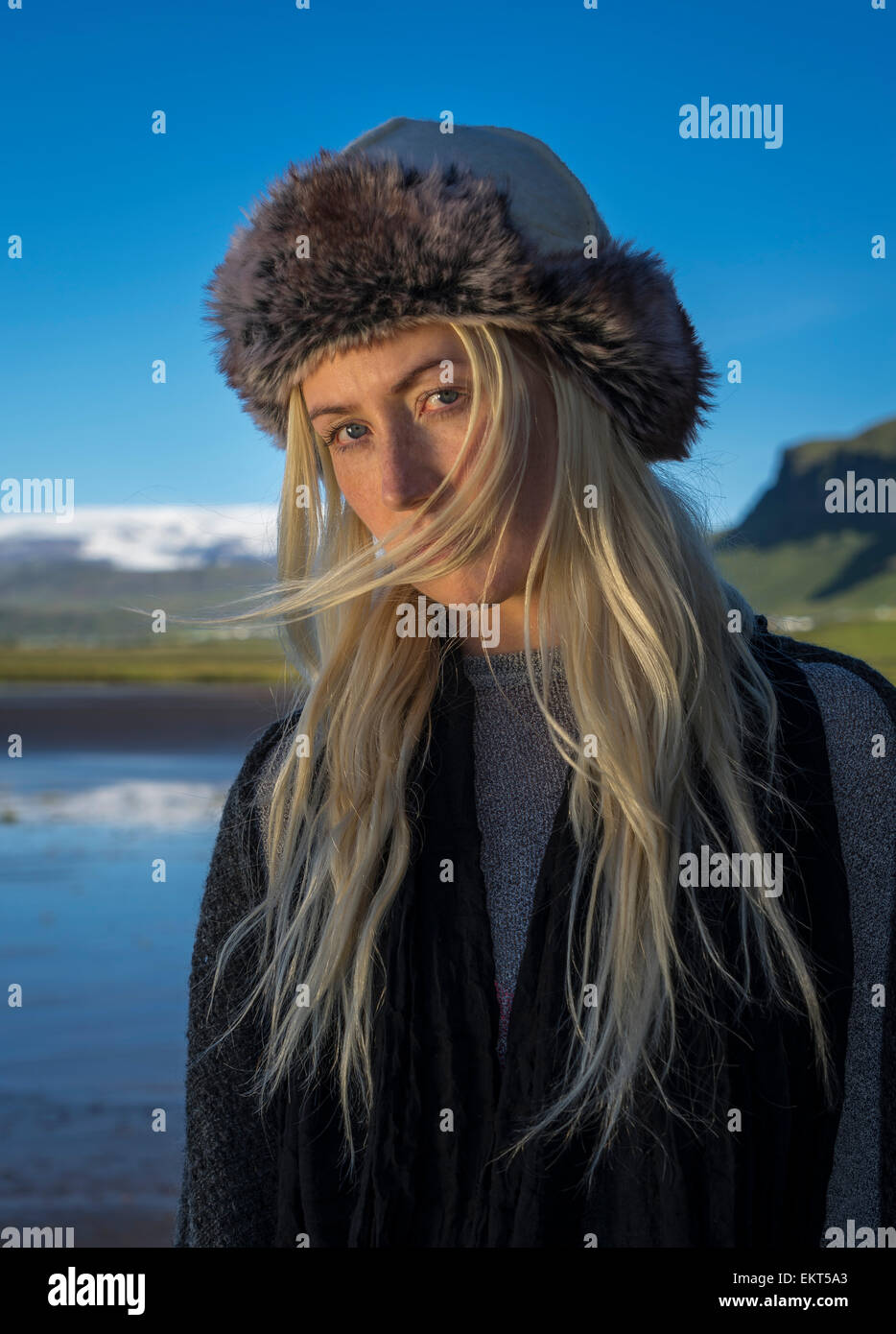 Porträt der isländische Frau mit Hut, Island Stockfoto