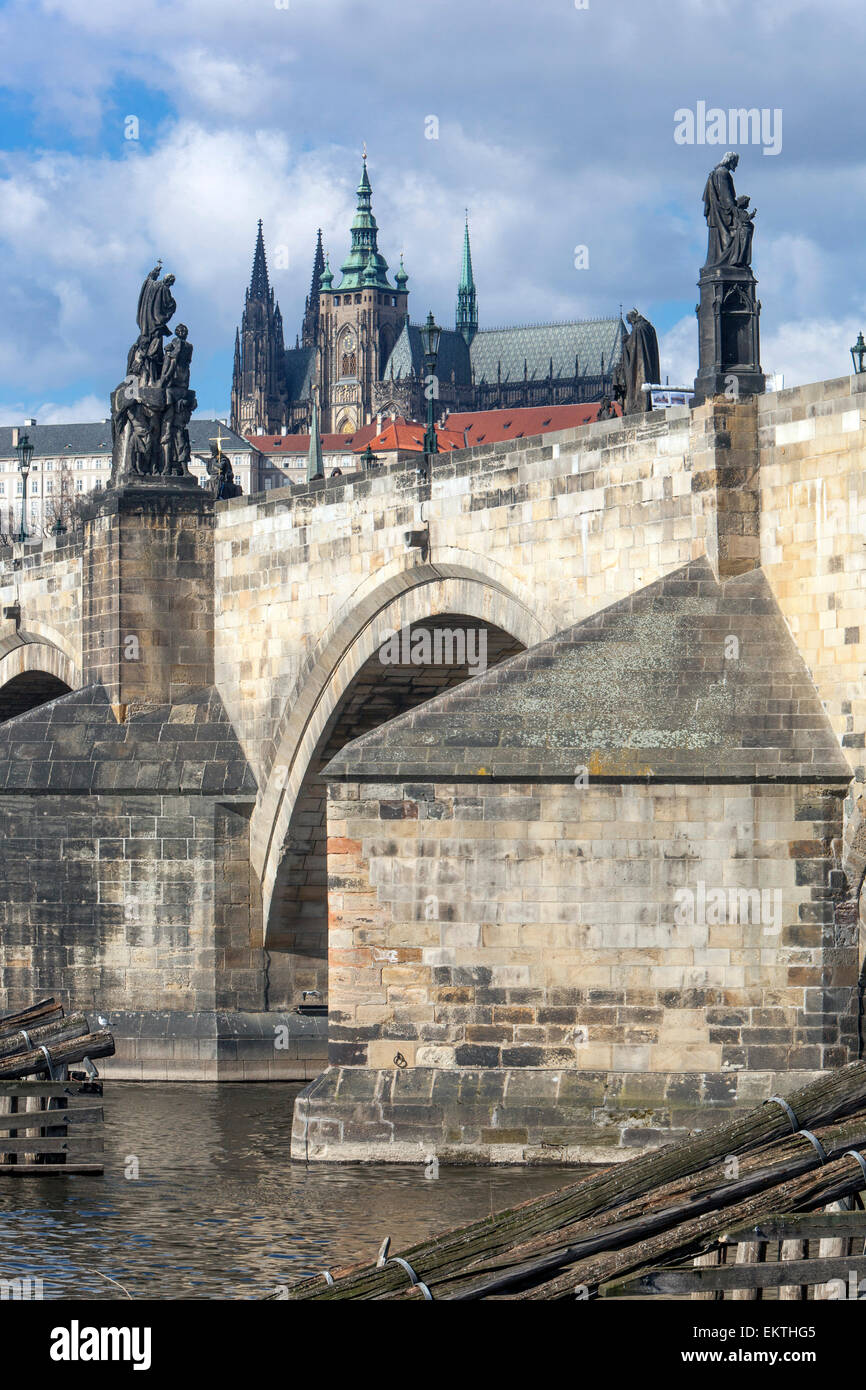 Prager Karlsbrücke Gotischer historischer Stein Prager Brücke Burg Tschechisch Republic Bridges Stockfoto