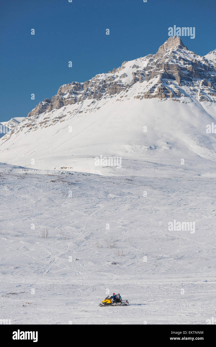 Alaska, Brooks Range, Berg, Motorschlitten Stockfoto