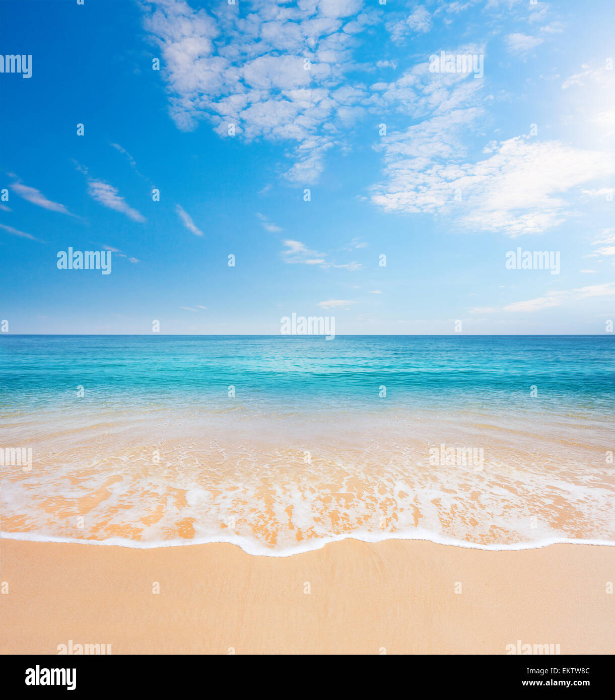 Strand und das tropische Meer Stockfoto