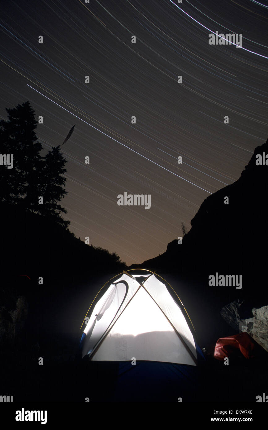 Sternspuren über dem Zelt im Camp auf den Middle Fork der Salmon River, Idaho, USA Stockfoto