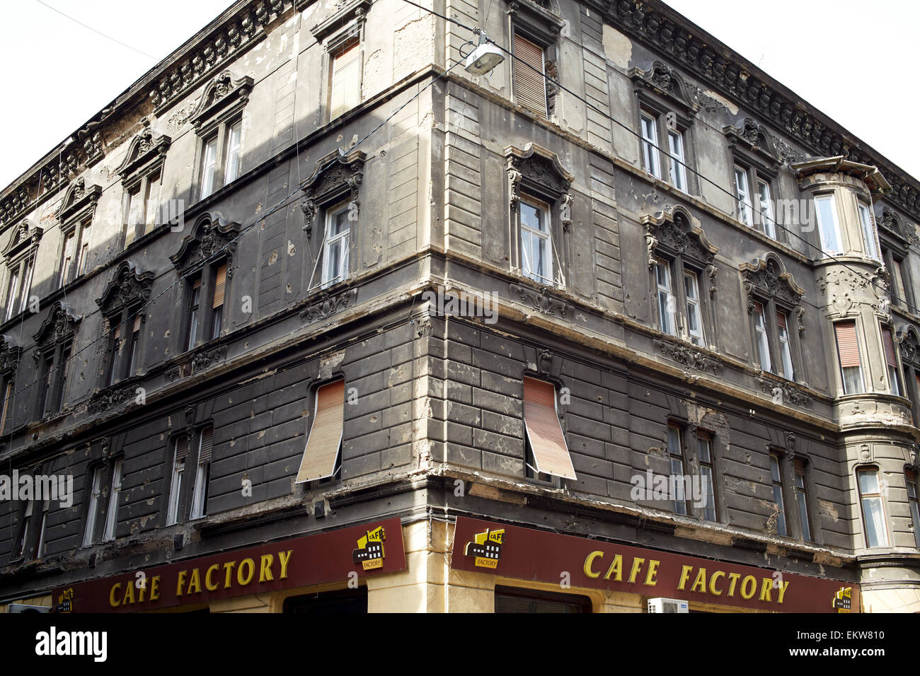 Budapest, Ungarn. Gebäude mit Kugel Löcher Oin der Wände Stockfoto