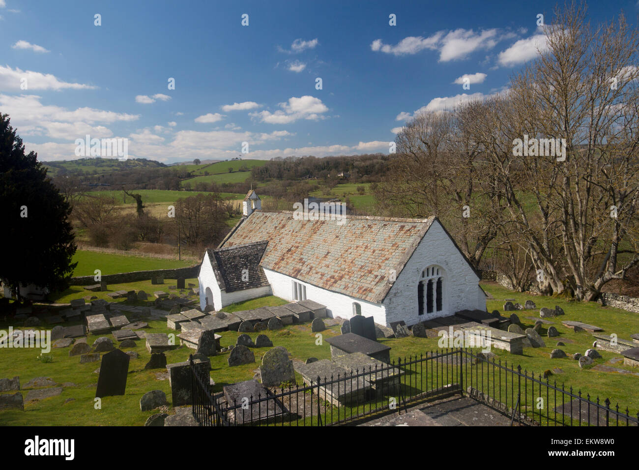 Llangar alte Pfarrkirche Allerheiligen über dem Fluss Dee in der Nähe von Corwen Denbighshire North East Wales UK Stockfoto