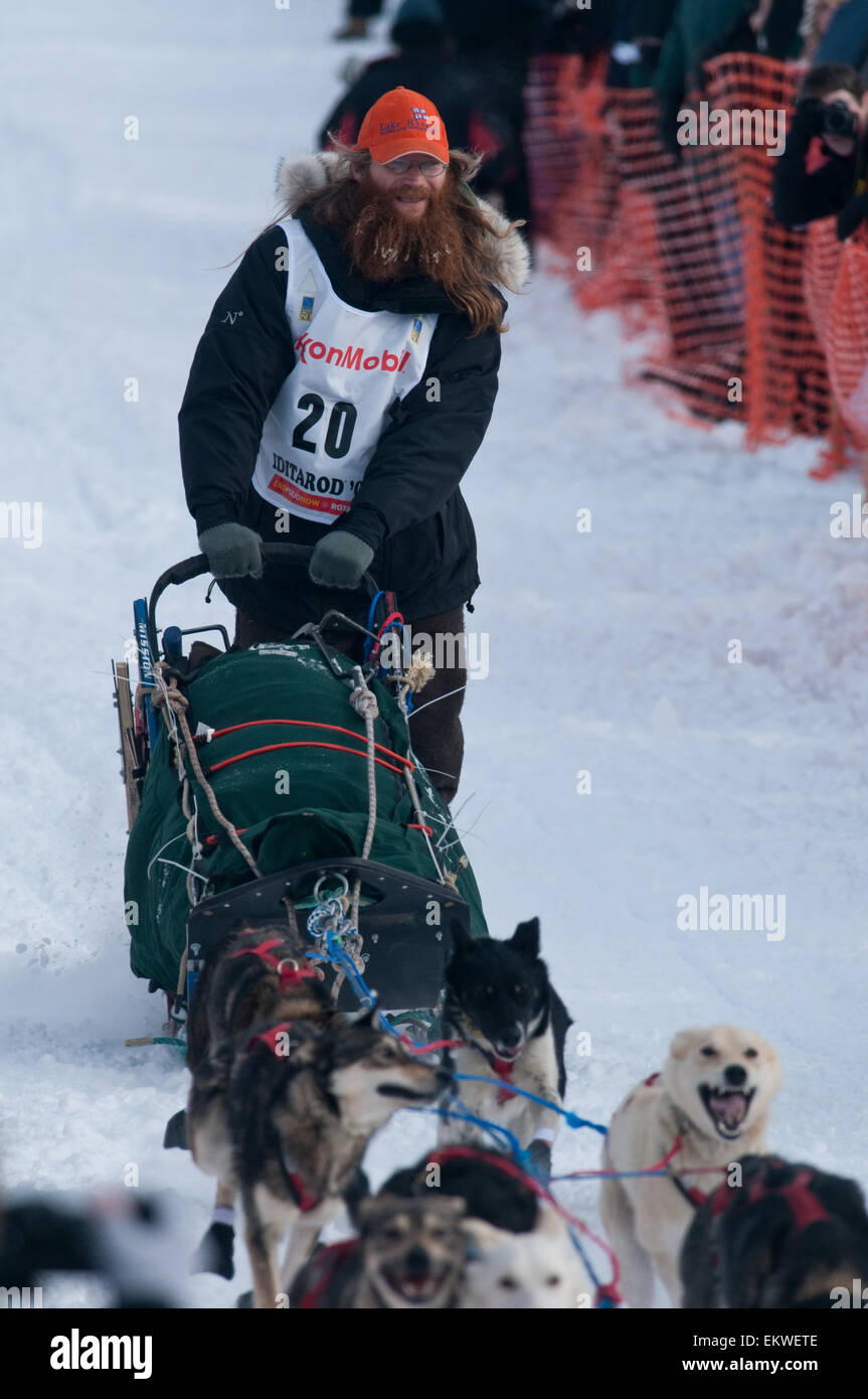 Trent Herbst Team verlässt die Startlinie tagsüber Neustart des Iditarod 2009 In Willow, Alaska Stockfoto