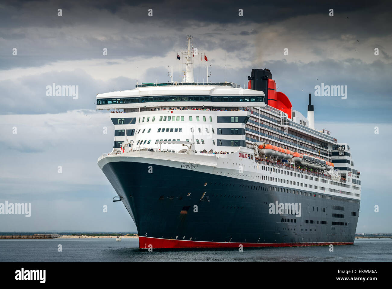 10.03.2014 RMS Queen Mary 2 verlässt Outer Harbour, Port Adelaide, Südaustralien Stockfoto