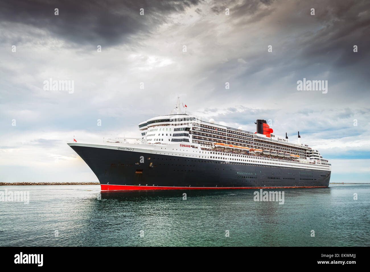 10.03.2014 RMS Queen Mary 2 verlässt Outer Harbour, Port Adelaide, Südaustralien Stockfoto