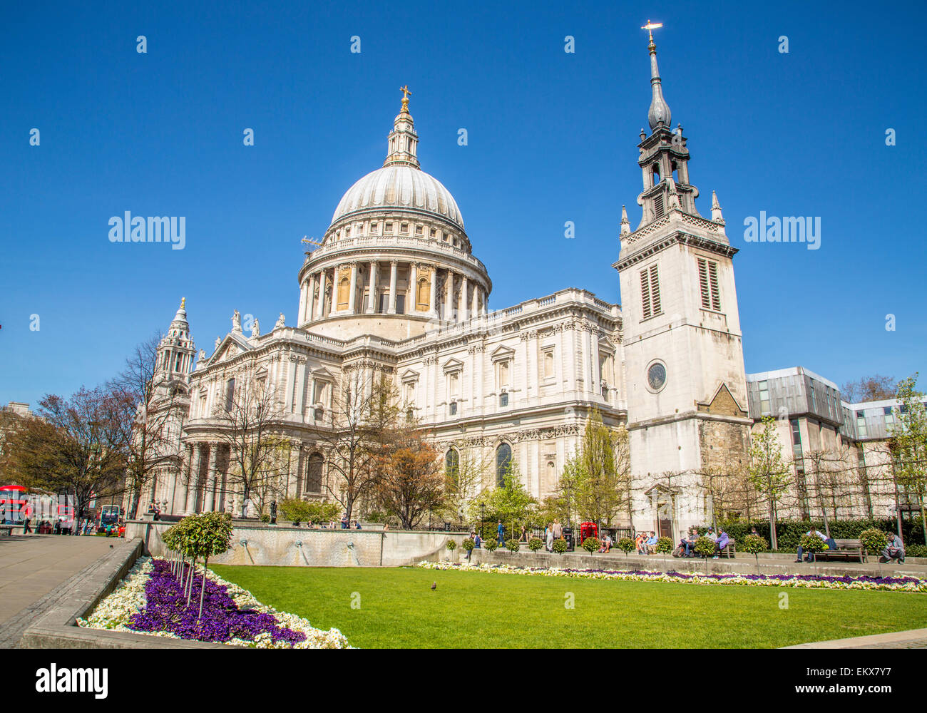 St. Pauls Cathedral in einer klaren Frühlingstag in London Stockfoto