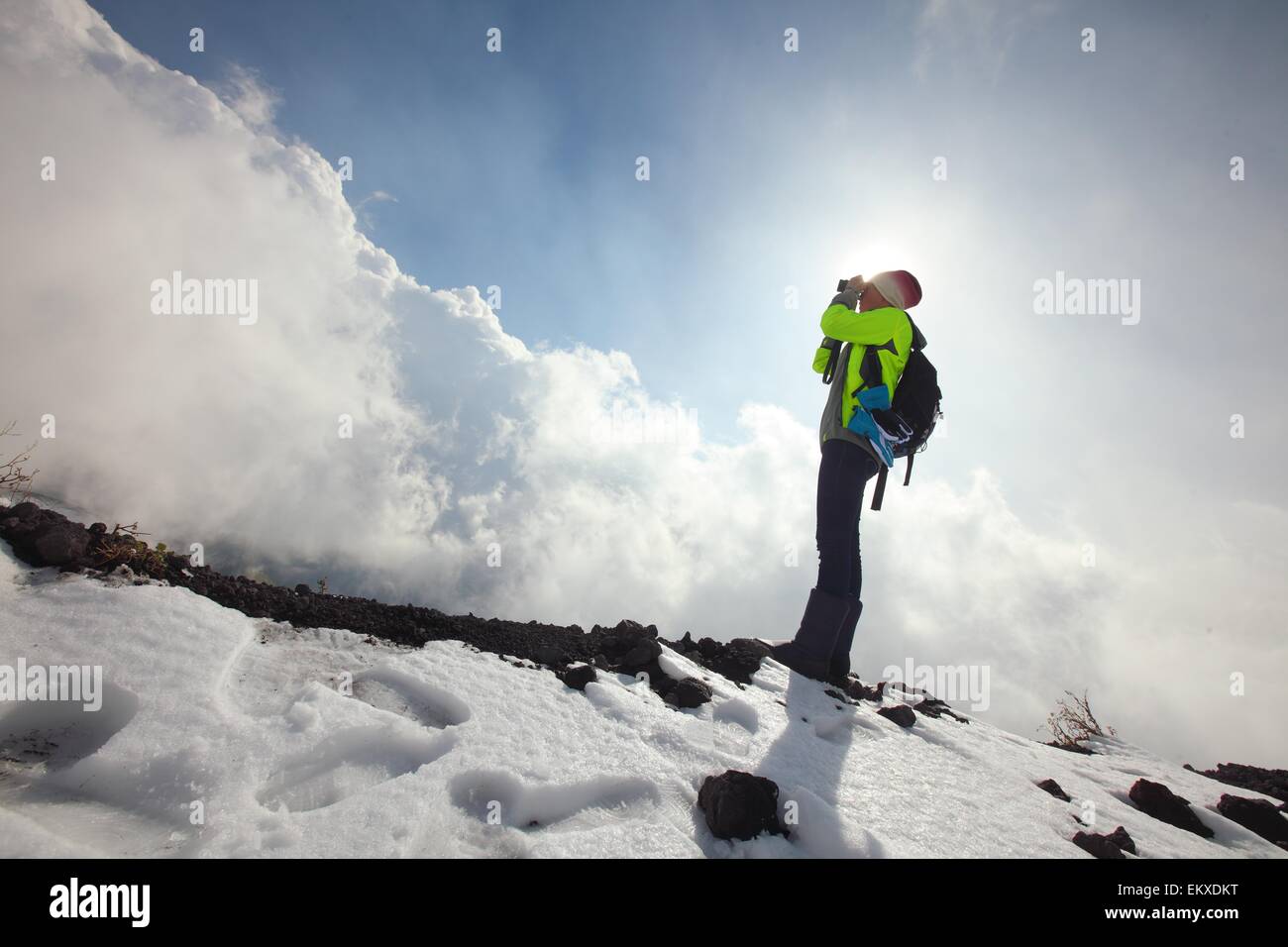 Schnee Vulkan Ätna ist ein aktiver Stratovulkan auf der Ostküste von Sizilien, Italien Stockfoto