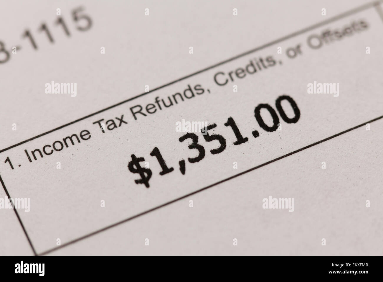 Einkommensteuer Rückerstattungen, Gutschriften, oder versetzt Linie auf Formular w-2 - USA Stockfoto