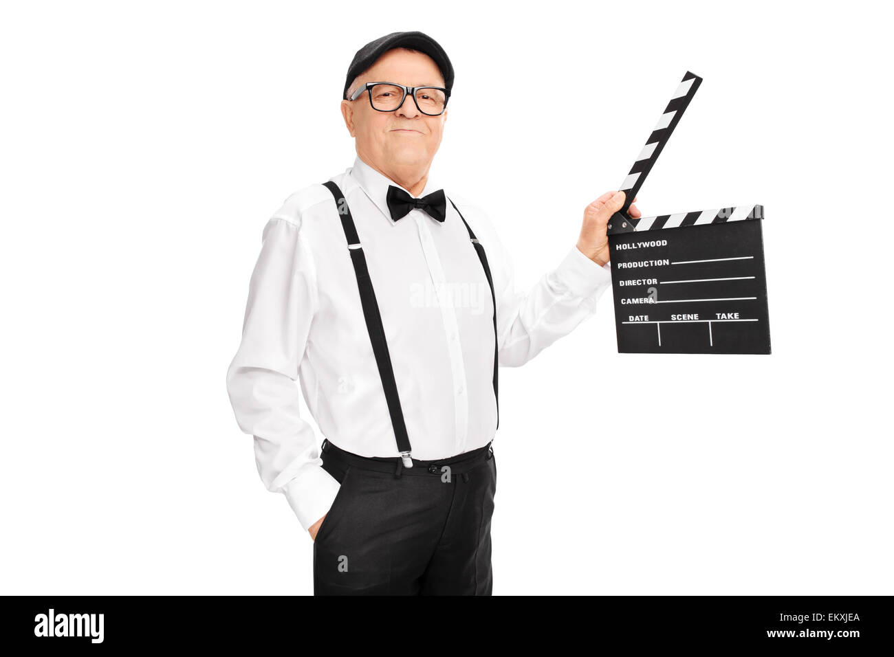 Studioaufnahme von einem künstlerischen senior Mann hält eine Klappe und schaut in die Kamera, die isoliert auf weißem Hintergrund Stockfoto