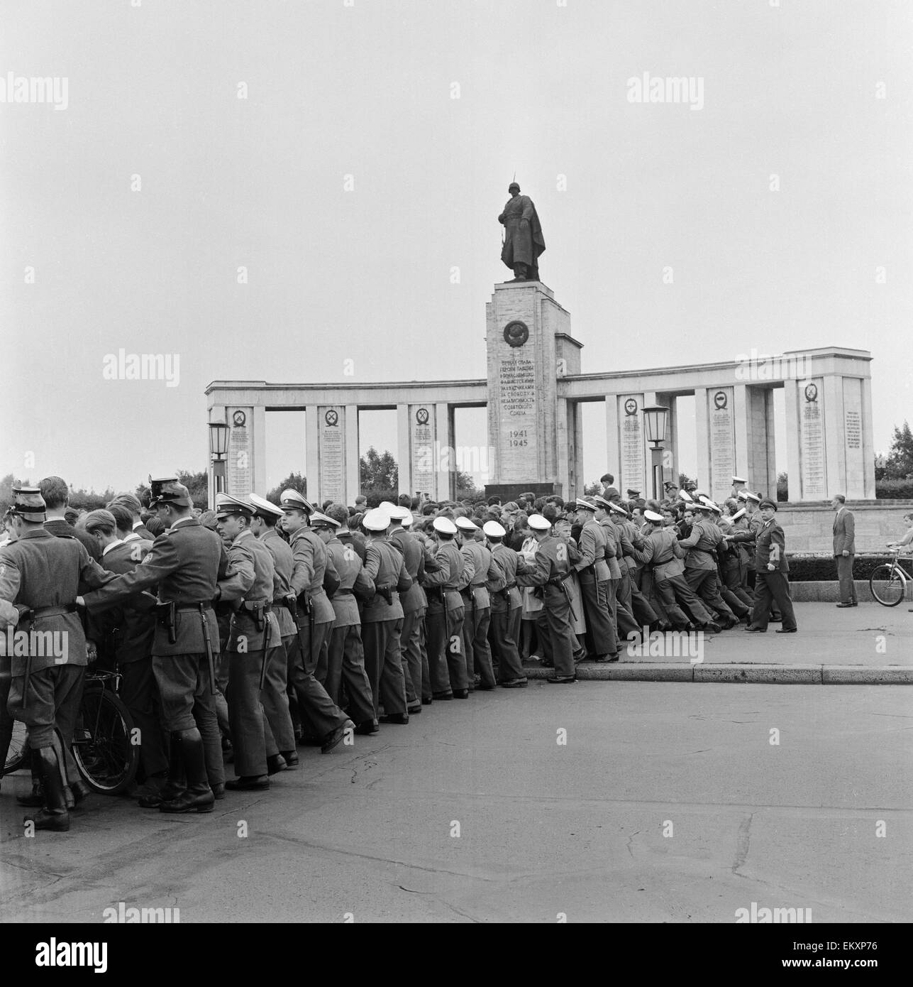Grenze Szenen geschlossen zwei Tage nach es zwischen Ost- und West-Berlin. 15. August 1961 Stockfoto