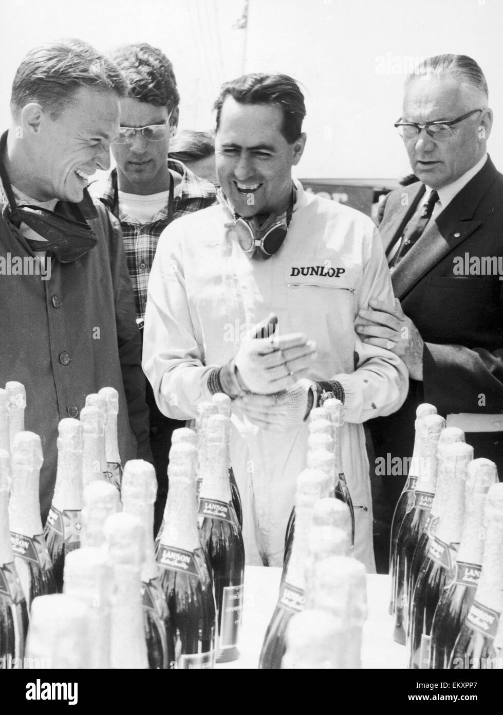 Rennfahrer Jack Brabham gesehen hier feiert 9. Juli 1964 Stockfoto