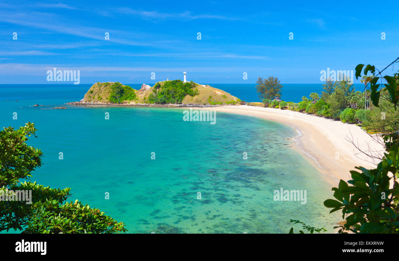 Leuchtturm und Strand. Nationalpark von Koh Lanta, Krabi, Thailand Stockfoto