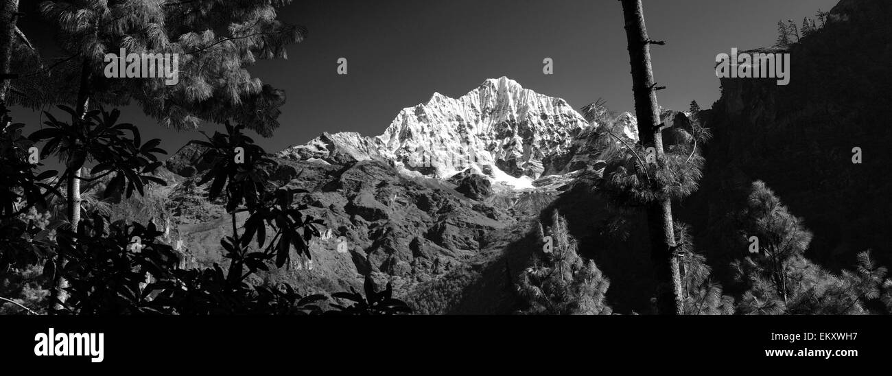 Gekappte Thamsherku Schneeberg, auf den Everest base camp Trek, UNESCO-Weltkulturerbe, Sagarmatha Nationalpark, Stockfoto