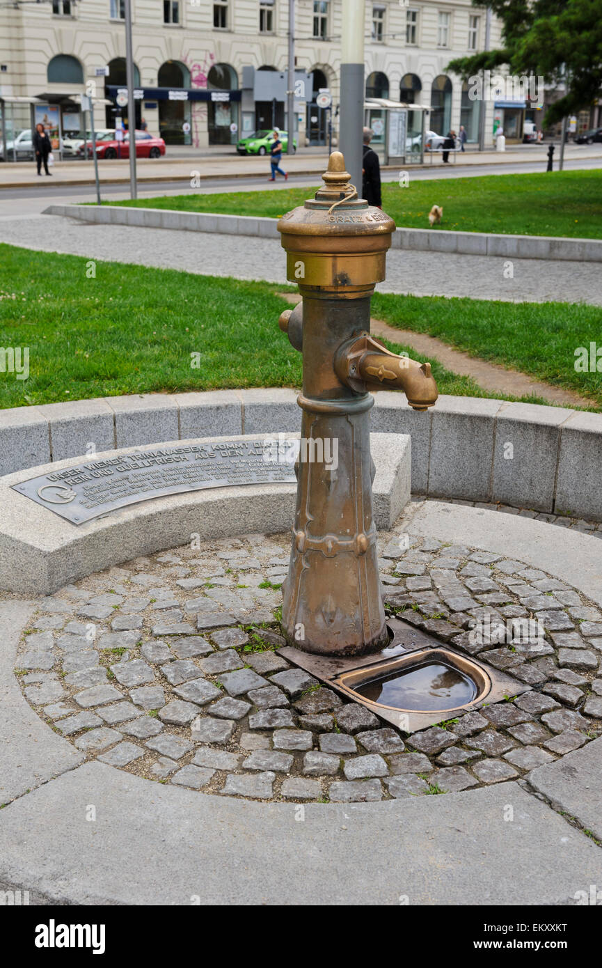 Ein alter Hase betrieben Wasser-Brunnen in Wien, Österreich. Stockfoto
