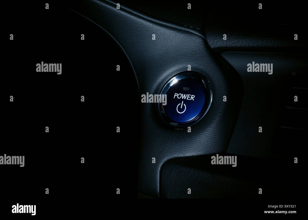 Schaltfläche "Start" eines Elektroautos Stockfoto