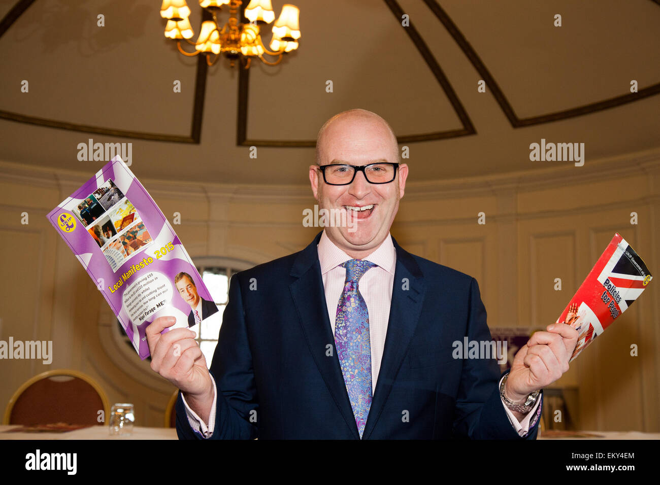 Southport, Merseyside, England. 14. April 2015. Paul Nuttall UKIP MEP für North West England, UKIP Stellvertretender Parteiführer Adressierung eine Mitgliederversammlung vor den Wahlen in das Royal Clifton Hotel statt. Stockfoto