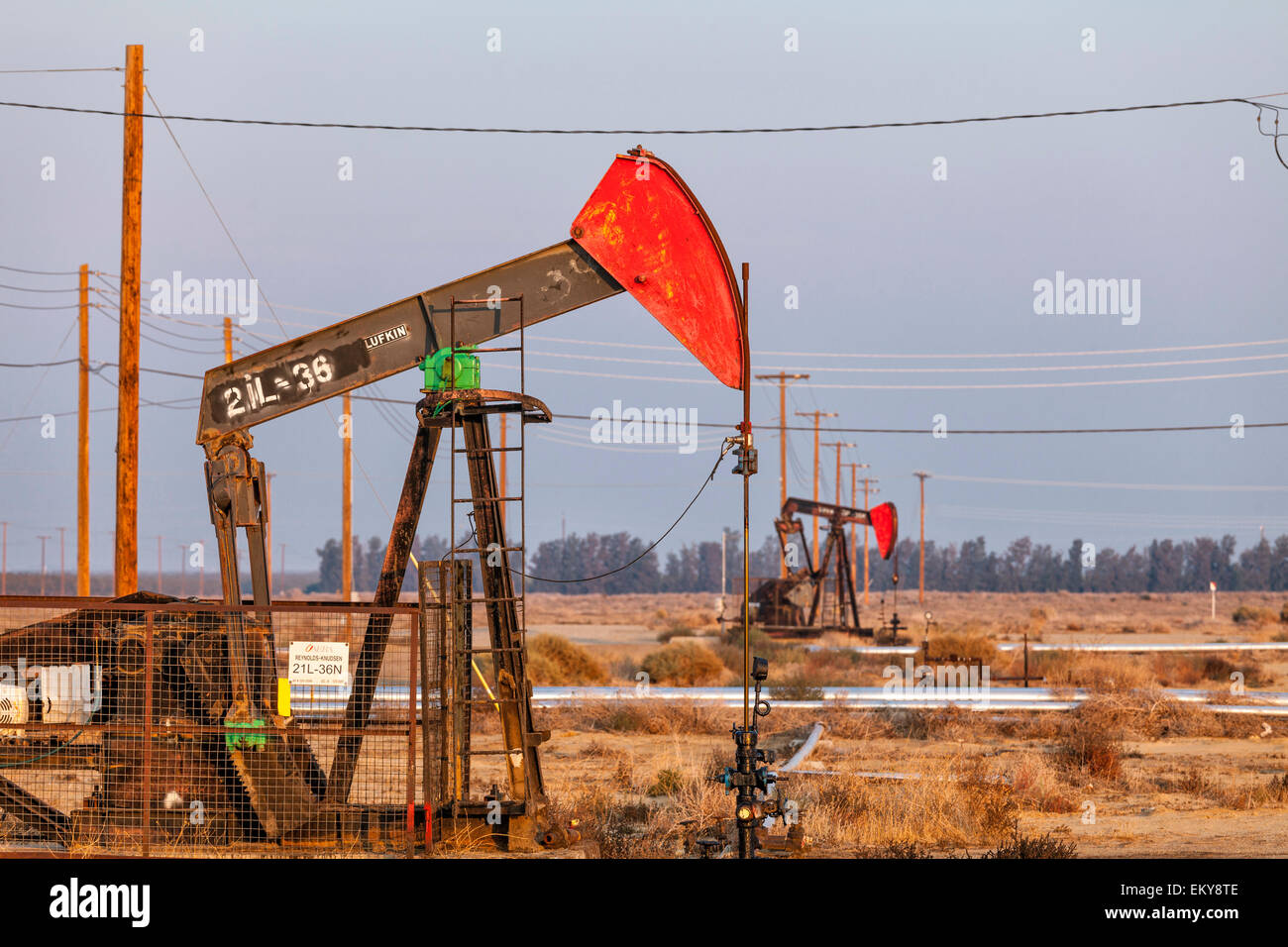 Pumpjacks an der Belridge-Ölfeld und hydraulische Fracking Website, die das vierte größte Ölfeld in Kalifornien. Kern County Stockfoto