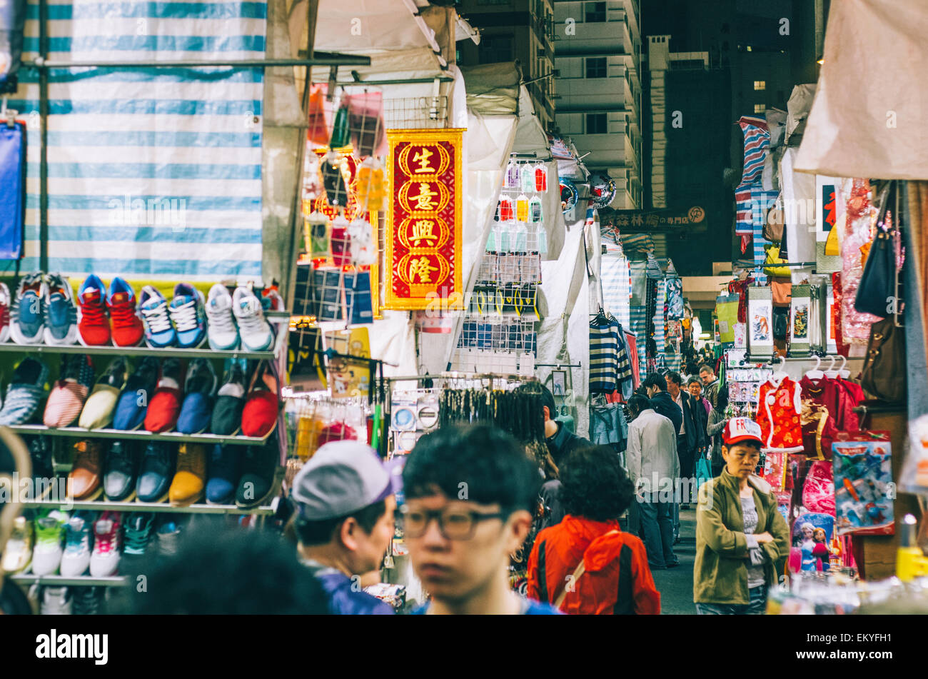 Damen-Markt in Mongkok Tung Choi Street von Hong Kong. Stockfoto