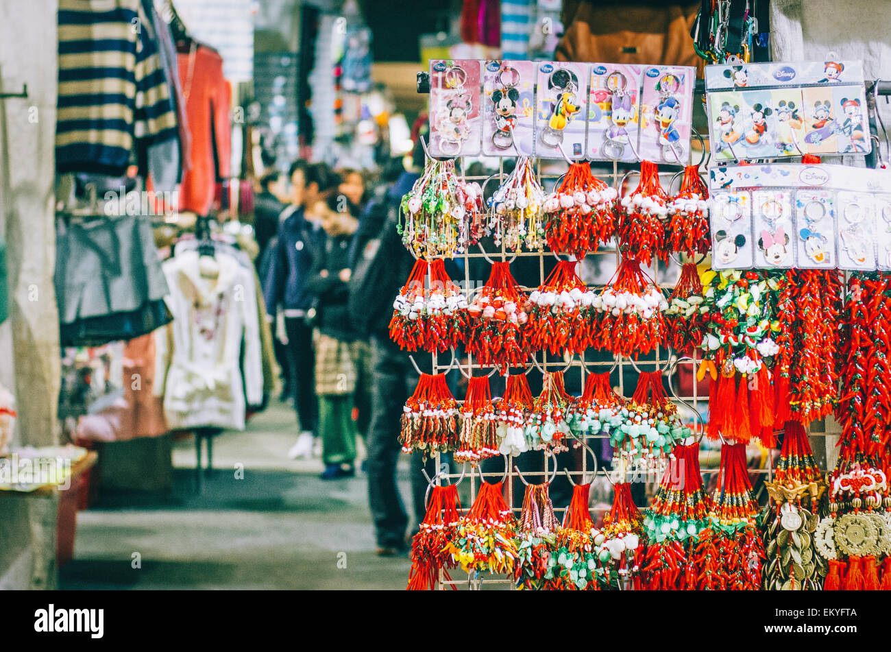 Damen-Markt in Mongkok Tung Choi Street von Hong Kong. Stockfoto