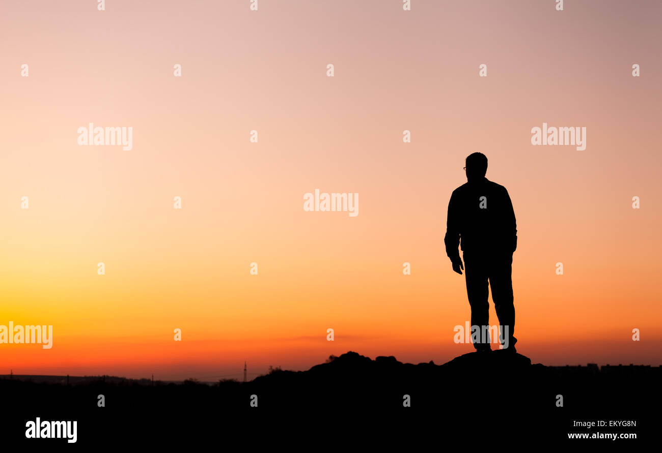 Silhouette des Menschen und schönen Himmel. Element des Designs. Sommer Sonnenuntergang. Hintergrund Stockfoto