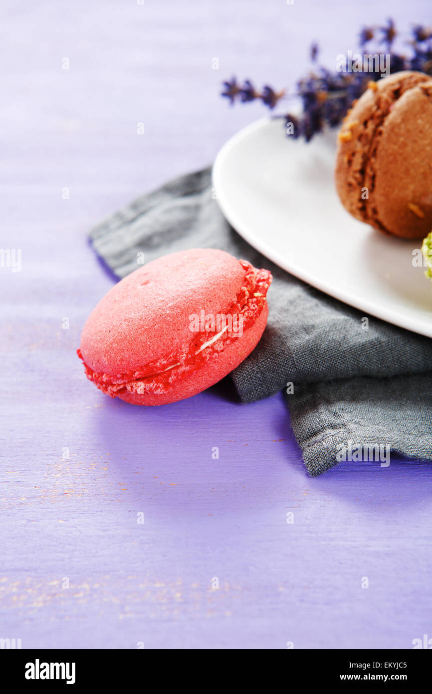 Süße Makronen auf einer Serviette, Essen Stockfoto