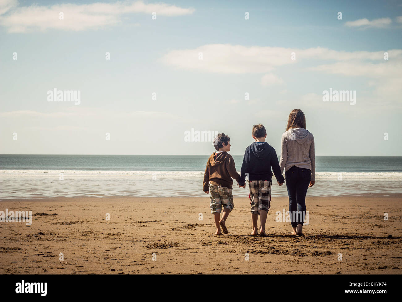 Strand, Kinder, Familie, Geschwister, Sand, Meer und Sonne Stockfoto
