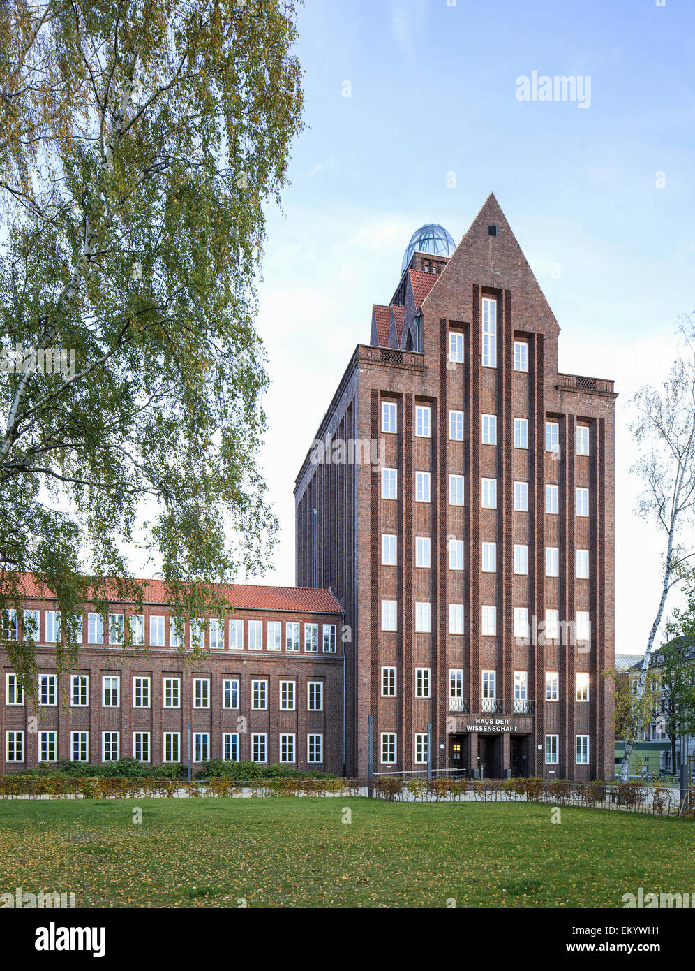 Ehemalige Hochschule für Erziehung, 1937 erbaut, Nord deutsche Ziegelbauweise, jetzt das Haus der Wissenschaft der technischen Stockfoto